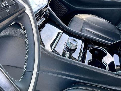 Used 2023 Jeep Grand Cherokee L Limited w/ Black Appearance Package image 16