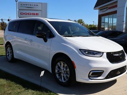 New 2026 Chrysler Pacifica Select