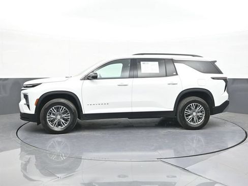 Used 2025 Chevrolet Traverse LT w/ Driver Confidence Package AWD/4WD image 8