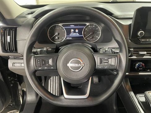 Used 2025 Nissan Pathfinder S AWD/4WD image 14