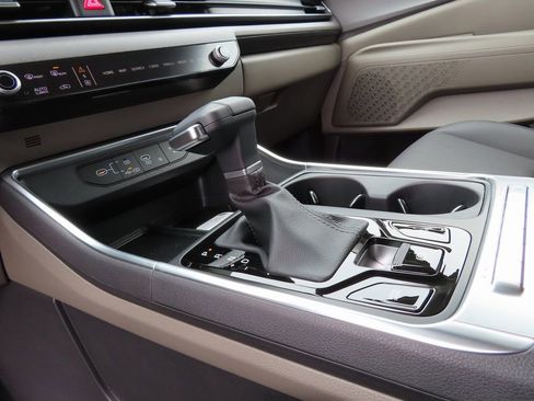 New 2026 Kia Carnival EX FWD image 6