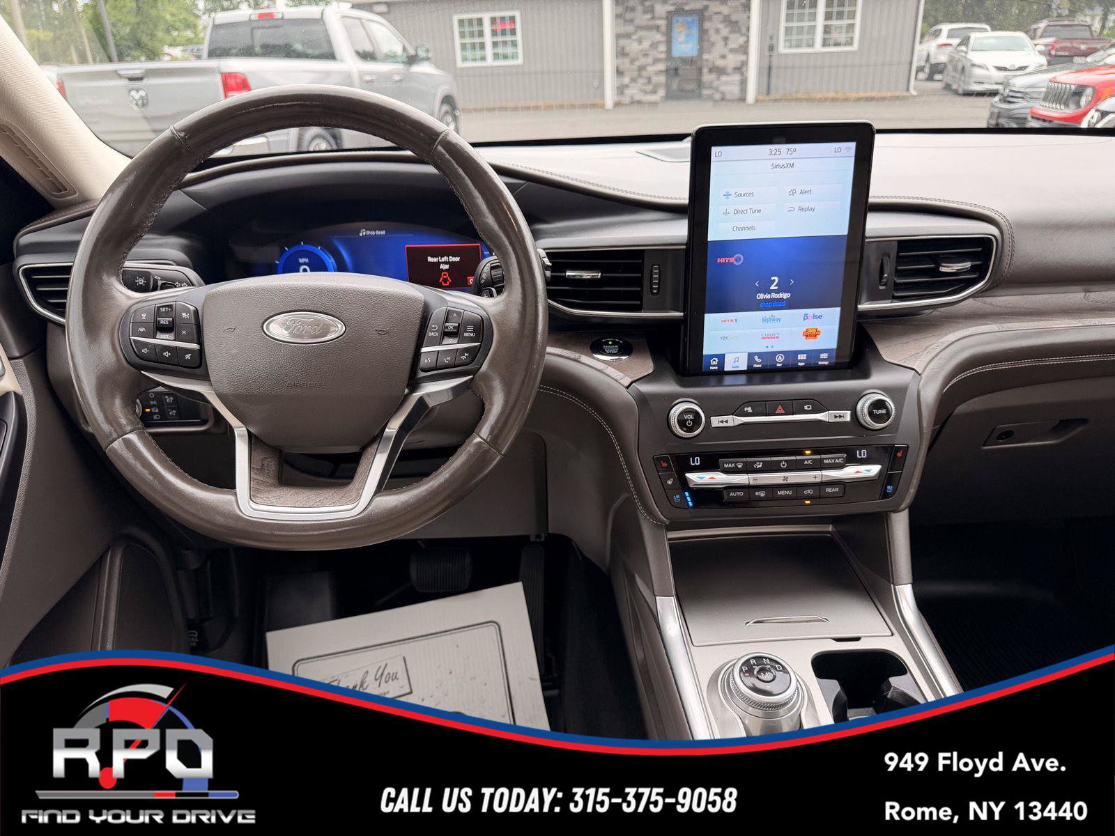 Used 2020 Ford Explorer Platinum w/ Premium Technology Package AWD/4WD image 18