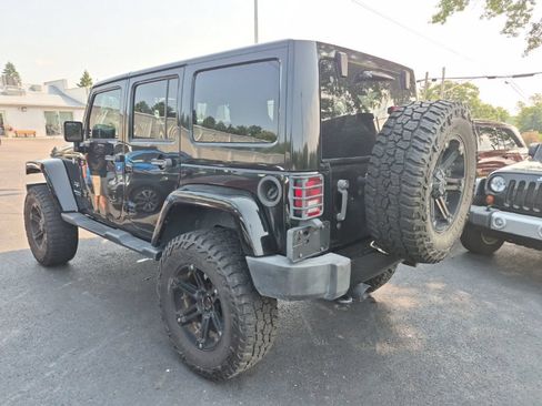 Used 2017 Jeep Wrangler Unlimited Sahara w/ Connectivity Group AWD/4WD image 3