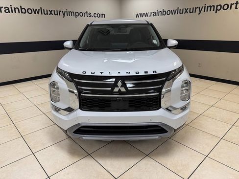 New 2025 Mitsubishi Outlander SE image 2