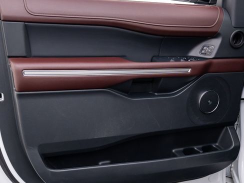 Used 2023 Ford Expedition Limited image 13