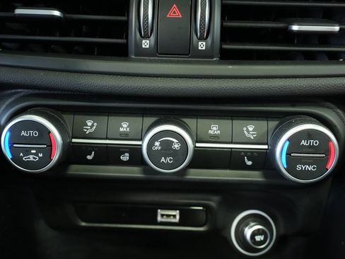 Used 2022 Alfa Romeo Giulia Veloce image 34