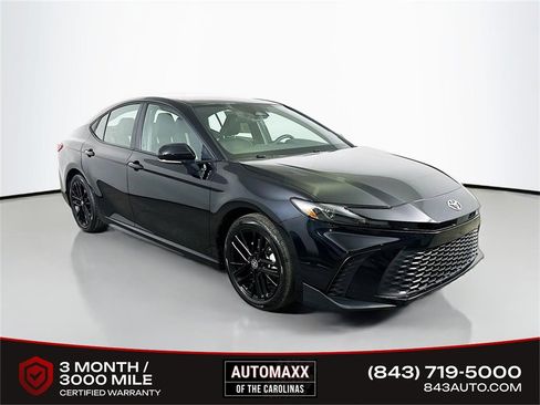 Used 2025 Toyota Camry SE image 1