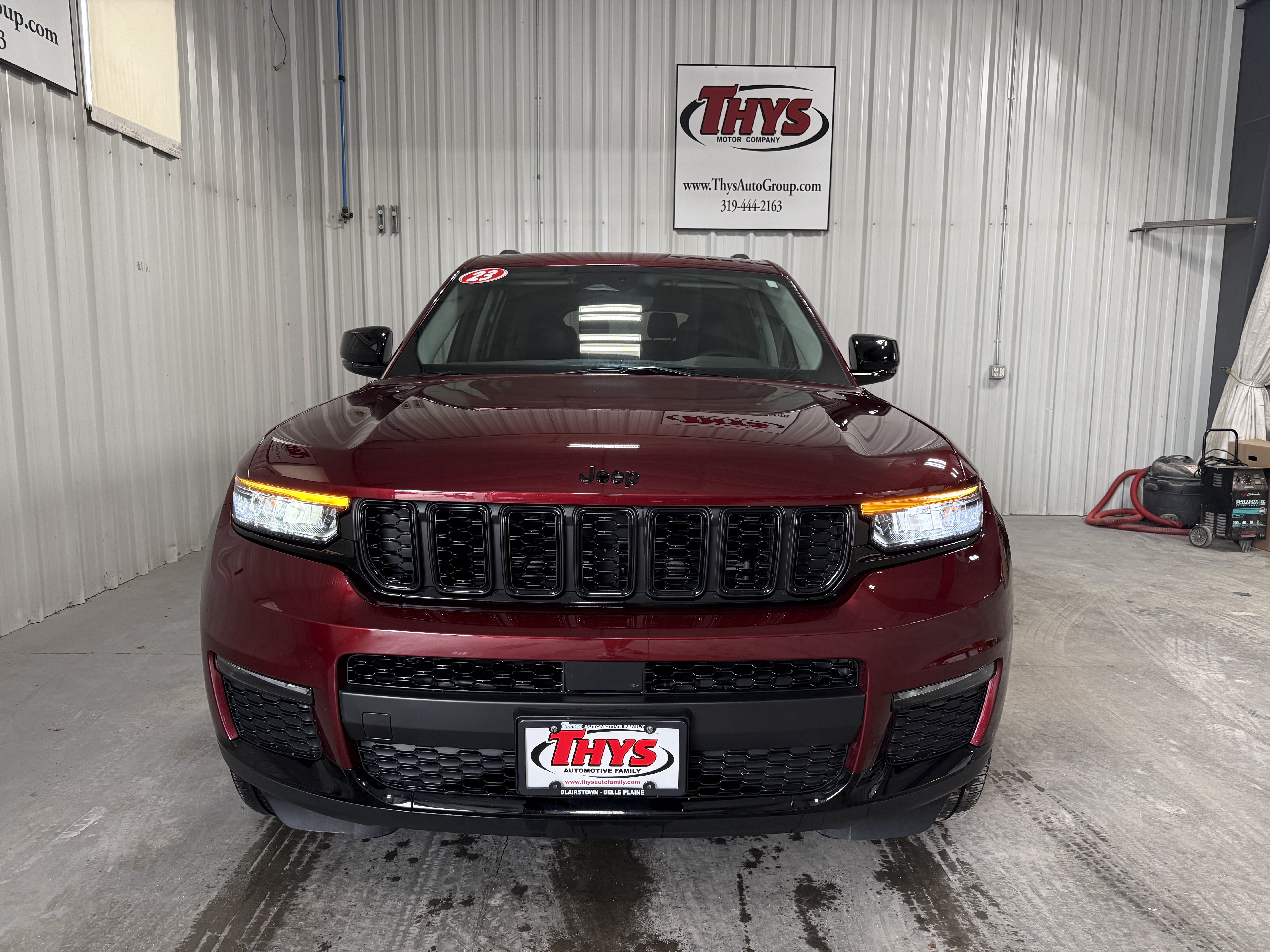 Used 2023 Jeep Grand Cherokee L Limited w/ Black Appearance Package AWD/4WD image 19