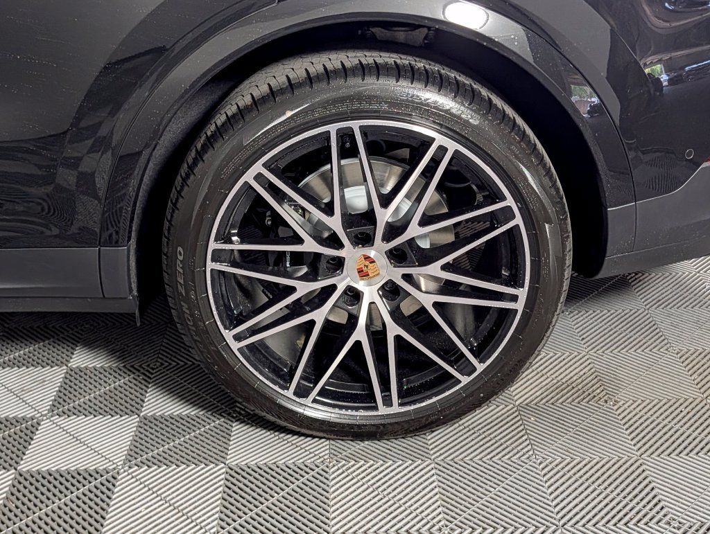 New 2026 Porsche Cayenne Coupe AWD/4WD image 12