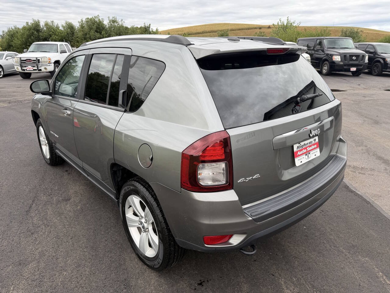 Used 2014 Jeep Compass Latitude AWD/4WD image 3