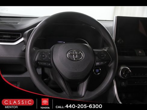 Used 2024 Toyota RAV4 XLE AWD/4WD image 7