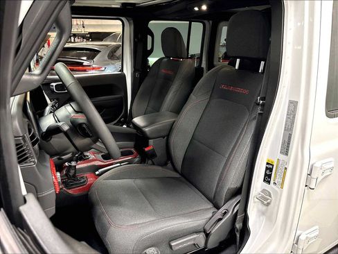 Used 2024 Jeep Wrangler Unlimited Rubicon w/ Convenience Group AWD/4WD image 7