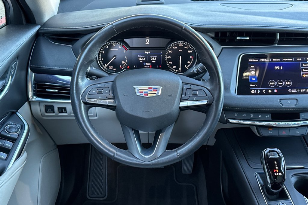 Used 2022 Cadillac XT4 Luxury w/ Driver Awareness Package FWD image 16