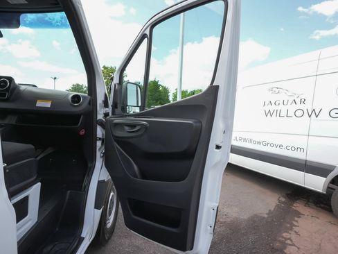 Used 2025 Mercedes-Benz Sprinter 2500 image 44