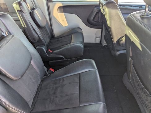 Used 2019 Dodge Grand Caravan SXT image 11