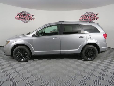 Used 2019 Dodge Journey SE w/ Blacktop Package image 4