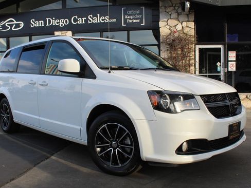 Used 2019 Dodge Grand Caravan SE FWD image 7