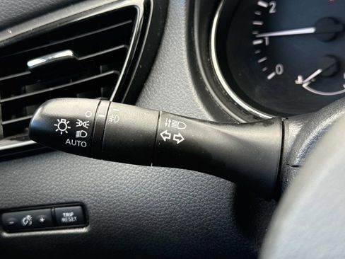 Used 2022 Nissan Rogue Sport SV w/ Technology Package image 15