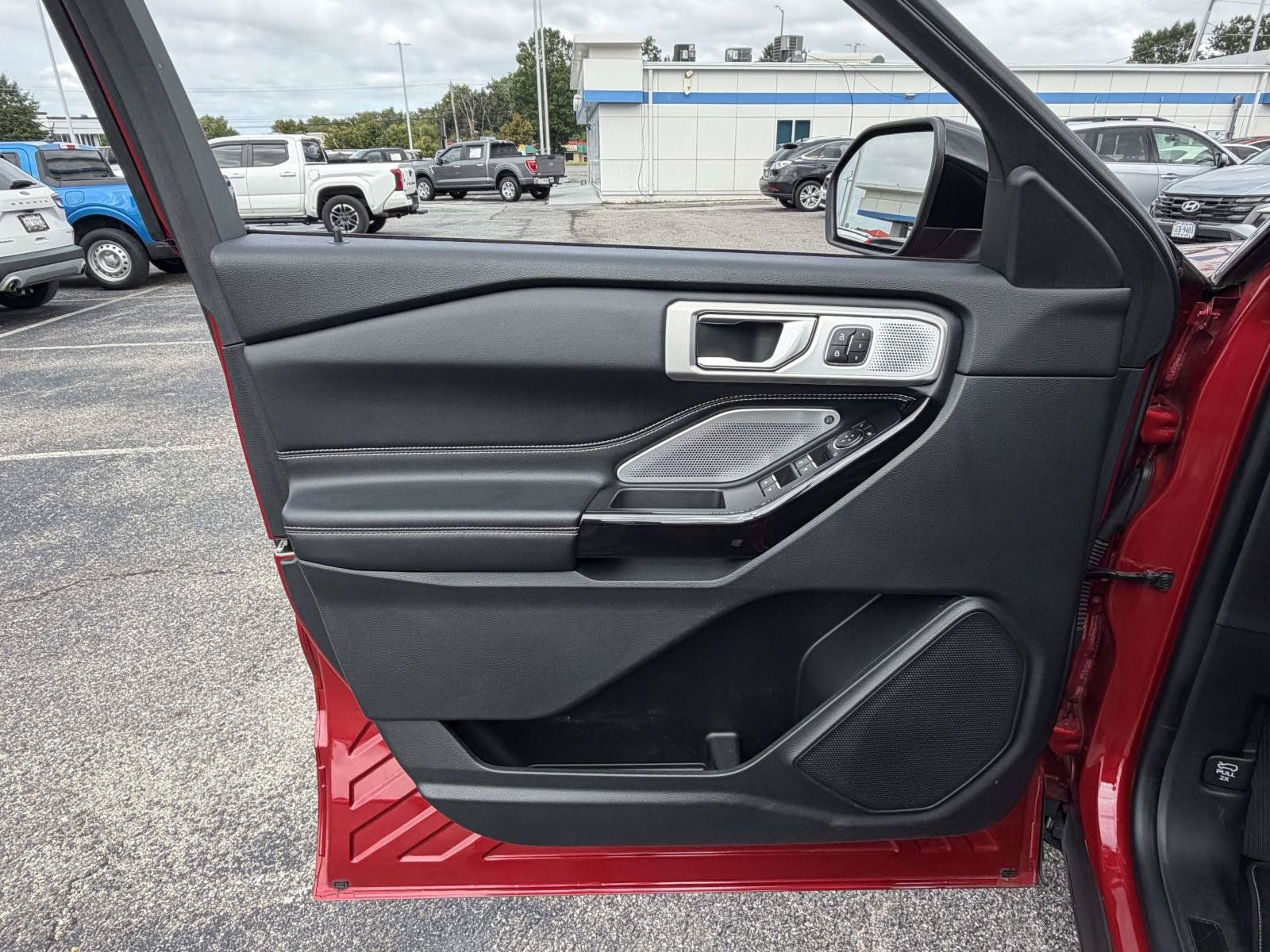 Used 2022 Ford Explorer ST w/ Equipment Group 401A AWD/4WD image 18