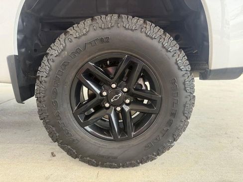 Used 2019 Chevrolet Silverado 1500 Custom Trail Boss w/ Custom Convenience Package AWD/4WD image 11