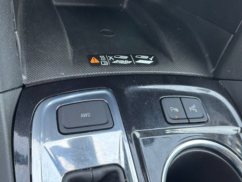 Used 2023 Chevrolet Equinox Premier AWD/4WD image 9