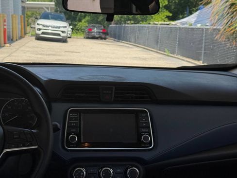 Used 2025 Nissan Versa SV FWD image 17