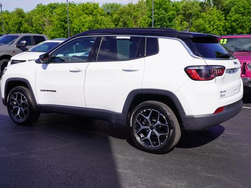 Used 2026 Jeep Compass Limited AWD/4WD image 8