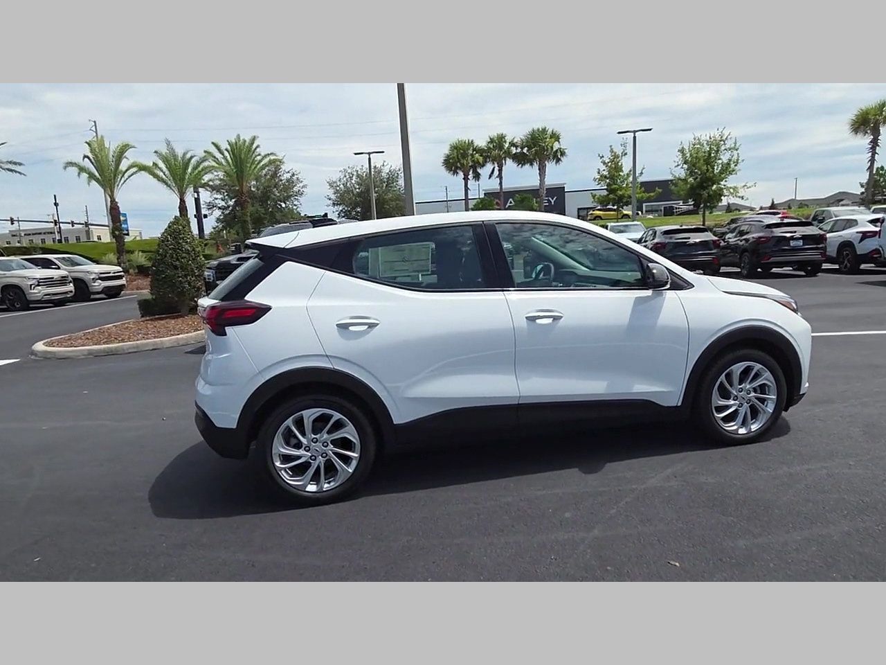 New 2027 Chevrolet Bolt LT w/ Comfort Package FWD image 18