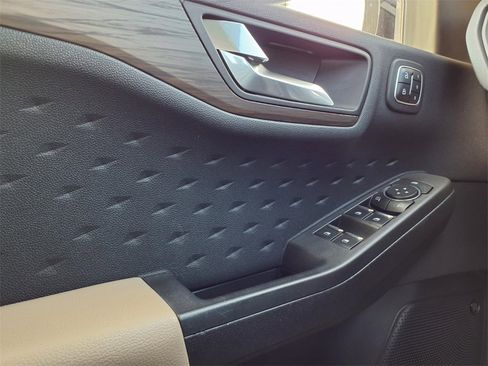 Used 2020 Ford Escape Titanium image 21