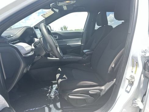 Used 2023 Jeep Compass Sport AWD/4WD image 30