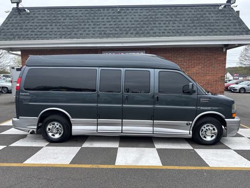 Used 2014 Chevrolet Express 2500 Extended RWD image 2