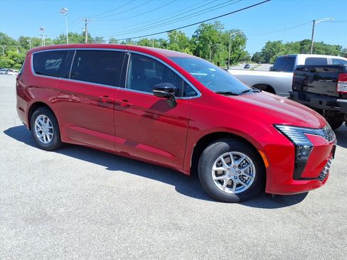 New 2027 Chrysler Pacifica Select FWD image 2
