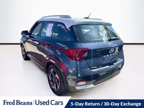 Used 2023 Hyundai Venue Limited w/ Cargo Package FWD image 5