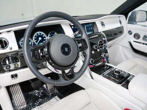 Used 2022 Rolls-Royce Cullinan w/ Dark Exterior Package AWD/4WD image 58