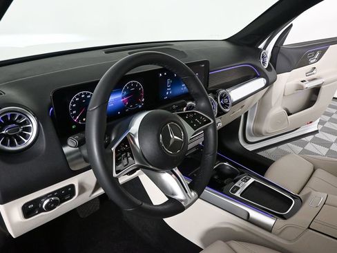 Used 2025 Mercedes-Benz GLB 250 image 6
