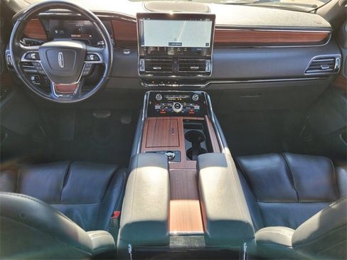 Used 2024 Lincoln Navigator Reserve image 11