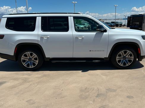 Used 2023 Jeep Wagoneer Series II AWD/4WD image 6