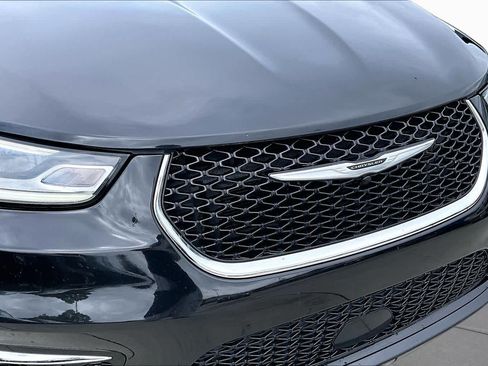 Used 2023 Chrysler Pacifica Limited FWD image 29