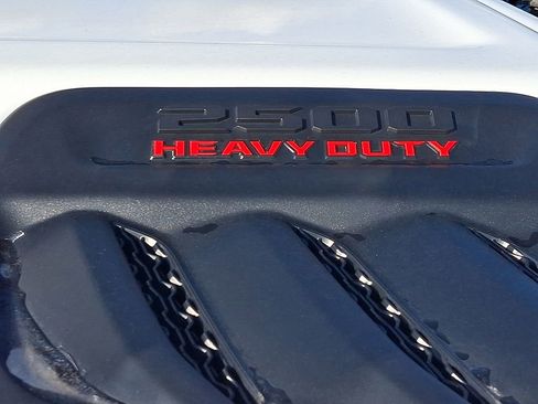 New 2026 RAM 2500 Laramie AWD/4WD image 13