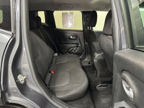 Used 2023 Jeep Renegade Latitude AWD/4WD image 27