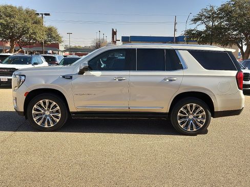 Used 2021 GMC Yukon Denali w/ Denali Premium Package image 2