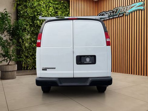Used 2021 Chevrolet Express 2500 RWD image 4