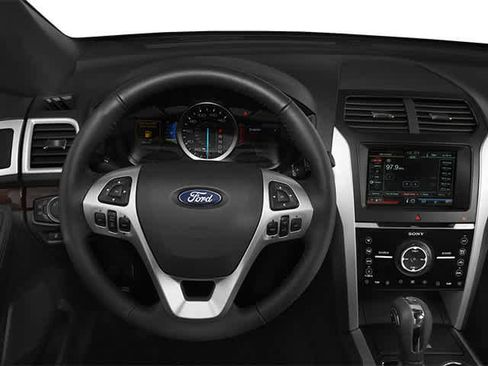 Used 2014 Ford Explorer Limited w/ Equipment Group 301A FWD image 9