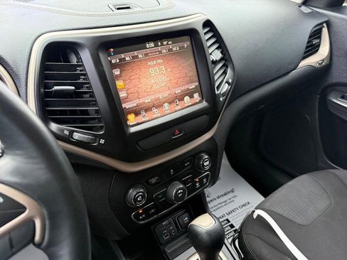 Used 2016 Jeep Cherokee Latitude image 25