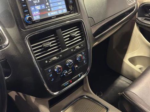 Used 2019 Dodge Grand Caravan SXT image 12