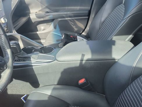 Certified 2020 Toyota Camry SE w/ Convenience Package image 5