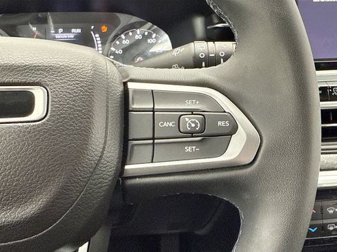 Used 2022 Jeep Compass Latitude FWD image 12