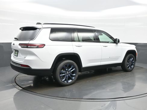New 2026 Jeep Grand Cherokee L Limited AWD/4WD image 8