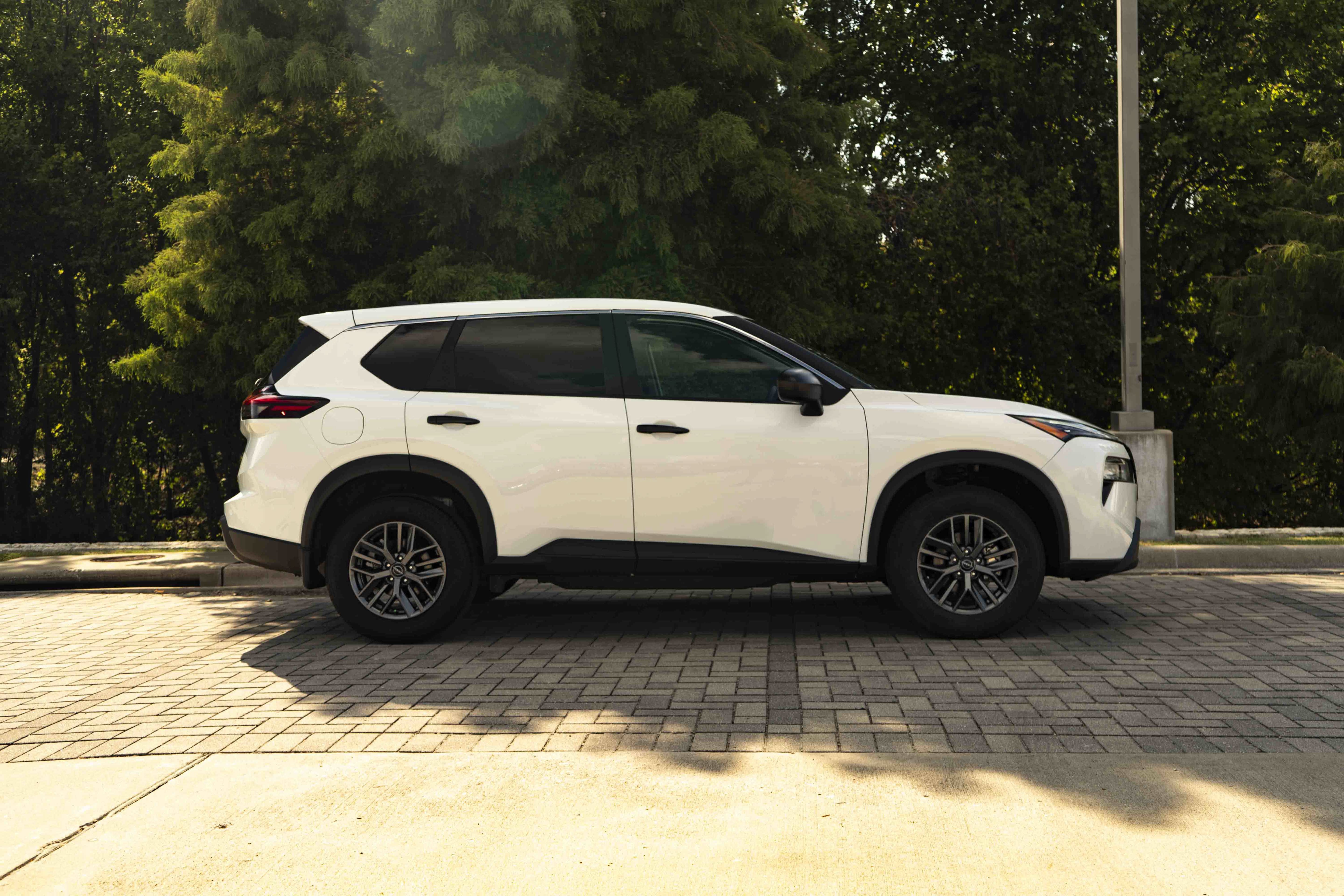 Used 2025 Nissan Rogue S FWD image 3