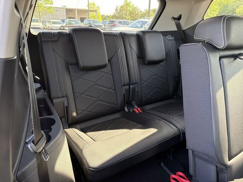 New 2026 Volkswagen Atlas SE FWD image 17